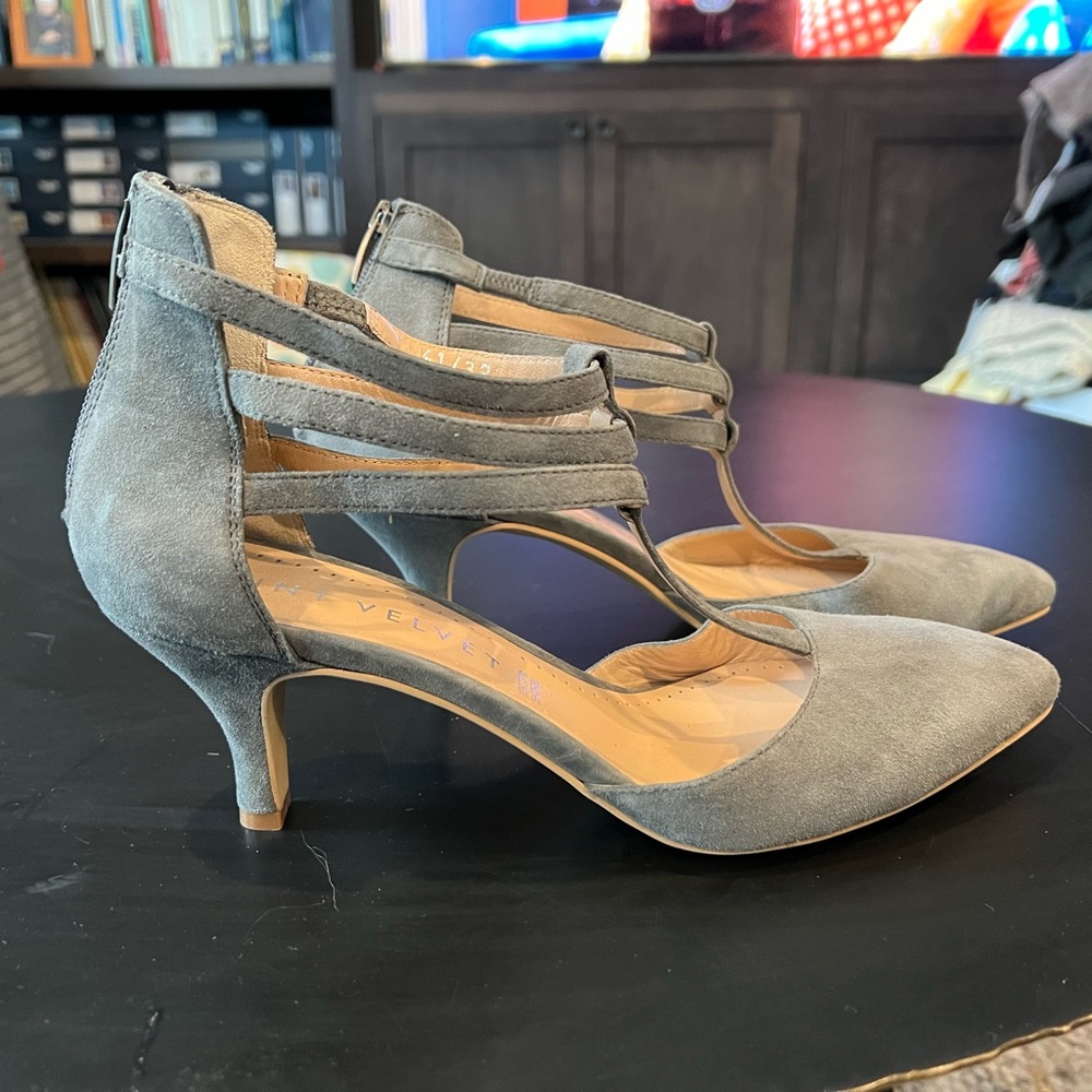 New Gray Suede T-Strap Pumps. Size UK41 (US8.5-9)